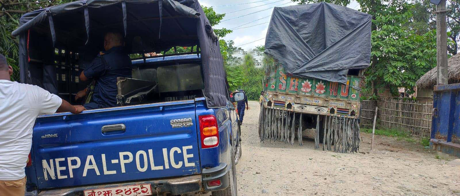 दुहबीबाट तस्करीको एक ट्रक मल बरामद