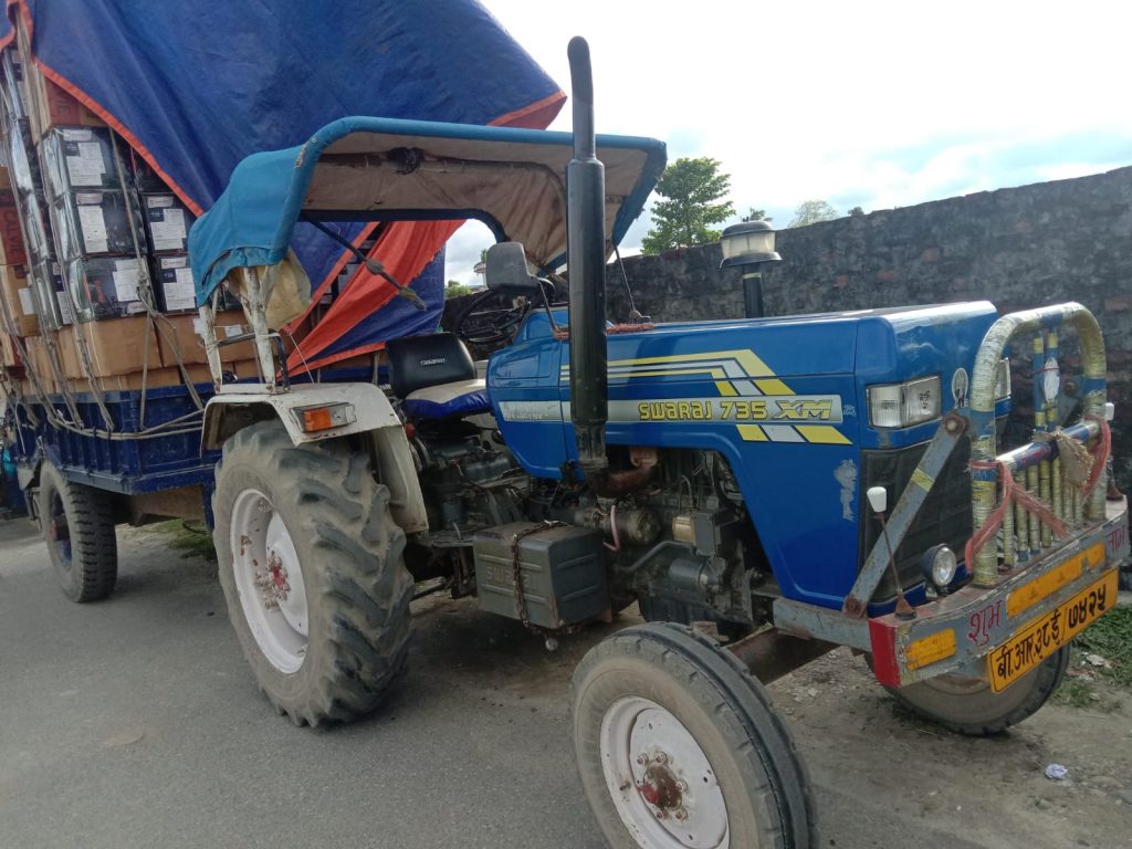 २१ लाखको सामान बोकेको ट्याक्टर प्रहरी नियन्त्रणमा, भन्सार छलीको आशंका