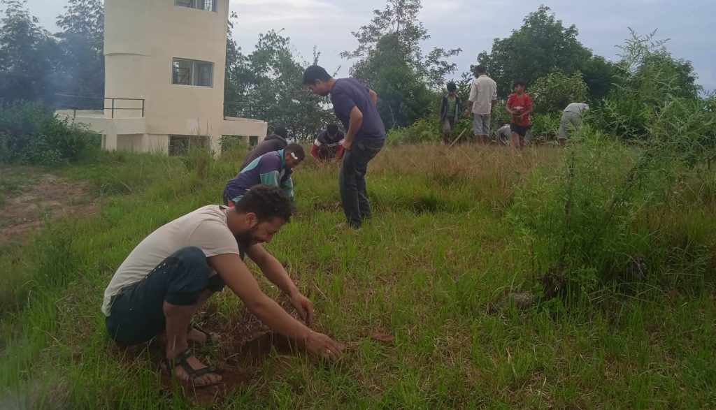 संविधान दिवसको अवसरमा पाथीभरा मन्दिर सरसफाइ