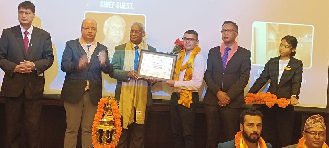 सम्पादक आचार्य ‘रोटरी जोर्नो अवार्ड’बाट सम्मानित