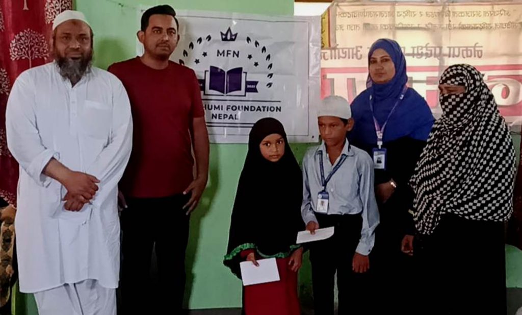 मातृभूमि फाण्डेशनद्वारा विद्यार्थीलाई नगद सहयोग