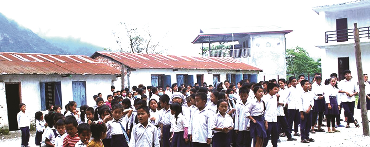 विद्यालय जान घण्टौं हिँड्नुपर्ने बाध्यता