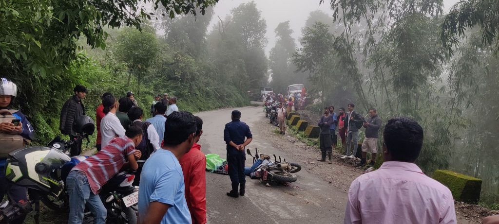 दुर्घटनामा मोटरसाइकल चालकको मृत्यु