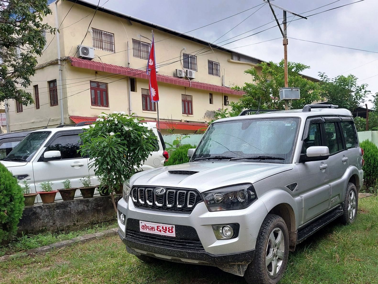 कोइरालाले बुझाए सरकारी गाडी