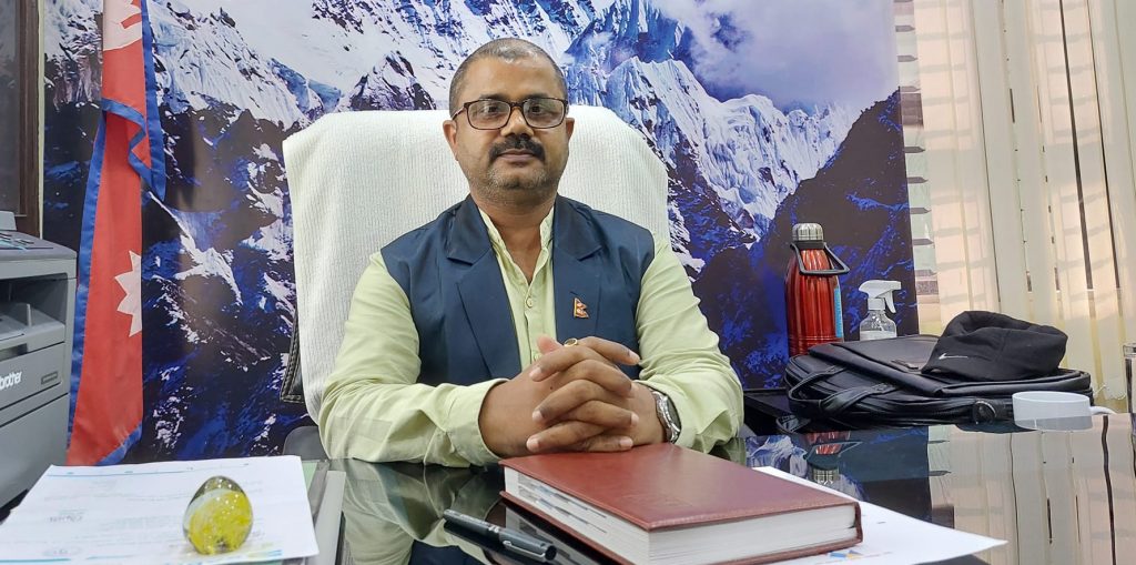 सिट बाँडफाँडमा असन्तुष्टि जनाउदैं प्रदेश १ का स्वास्थ्य मन्त्रीले कार्यकक्षबाट हटाए राष्ट्रपति र प्रधानमन्त्रीको फोटो