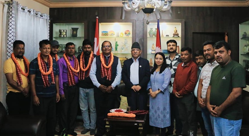 बुढीगंगाका एमाले नेता बलभद्र सरदारसहित नेता कार्यकर्ता माओवादीमा प्रवेश