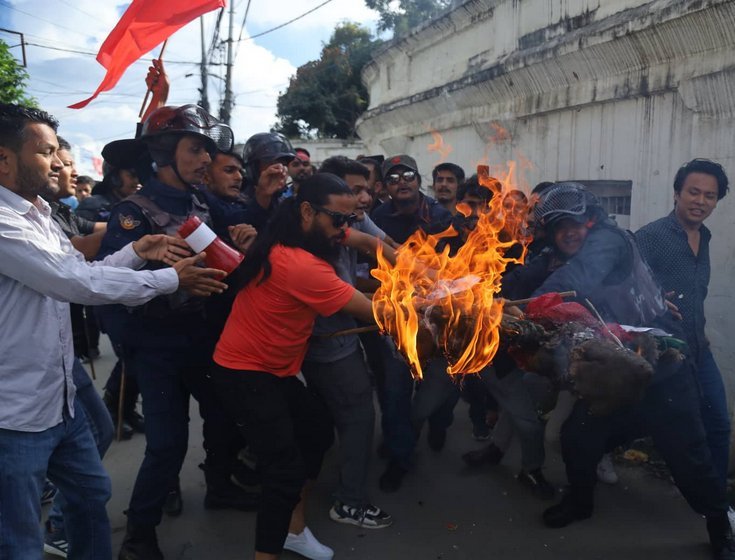 राष्ट्रपति विद्यादेवी भण्डारीको पुत्ला दहन