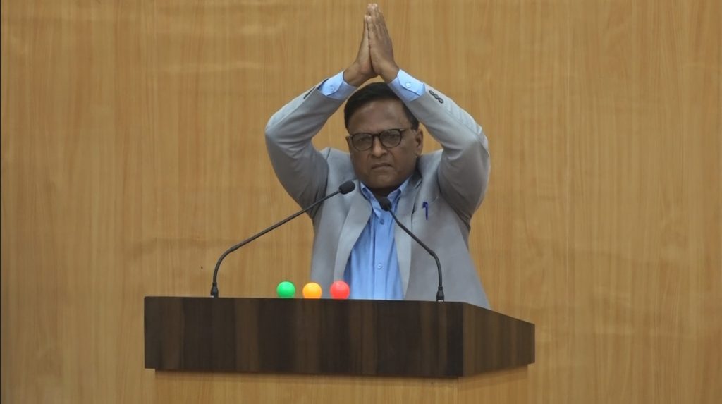 ‘सपना होइन, विकास बाड्ने’ अभिभावक