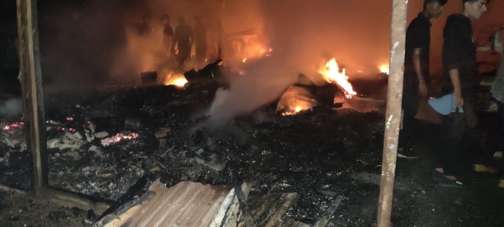 विराटनगरको फर्निचर उद्योगमा लागेको आगो साढे दुई घण्टामा नियन्त्रण, ५० लाख बढीको क्षति