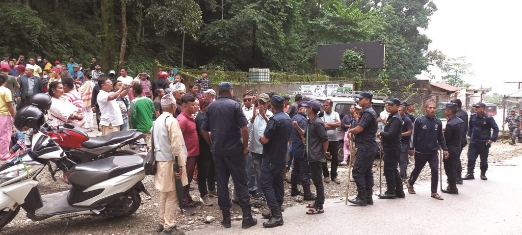 उपभोक्ताले बदले हर्क साम्पाङको योजना