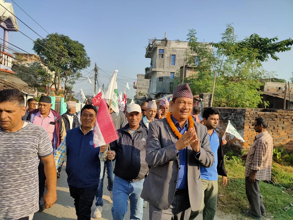 ५ वर्षमा गरेका कामको फेहरिस्त बाँड्दै घरदैलोमा अमनलाल मोदी