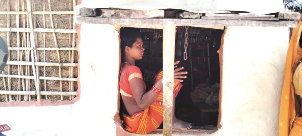 ‘तपाईहरू त पिचमा हिंड्नुहुन्छ हामीलाई पनि अलिकति गिट्टी हालिदिनु नि !’