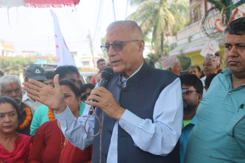 शेखर मतान्तर फराकिलो बनाउँदै, जीवन घटाउँदै