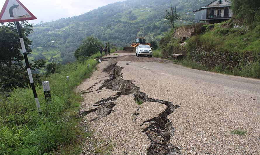 मध्यपहाडी लोकमार्ग भासियो