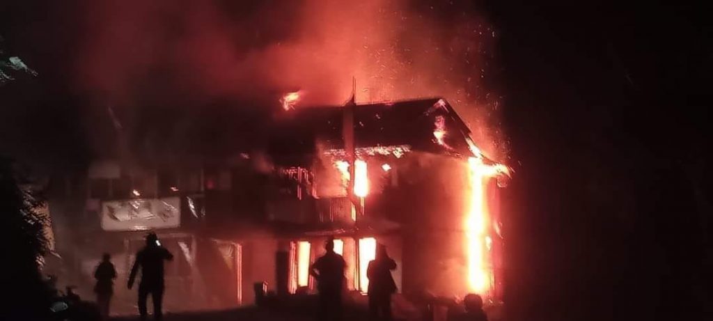 खोटाङको  वाक्सिला बजारमा आगलागी चार घर जले आगो नियन्त्रण बाहिर