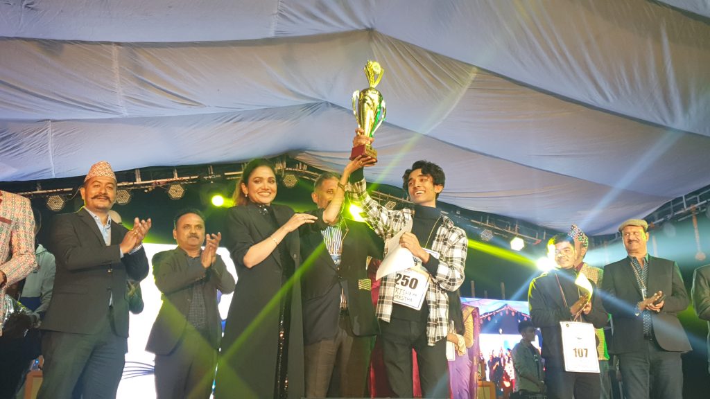 विराट एक्स्पो सिङ्गिङ आइडलको उपाधि गृष्म श्रेष्ठलाई