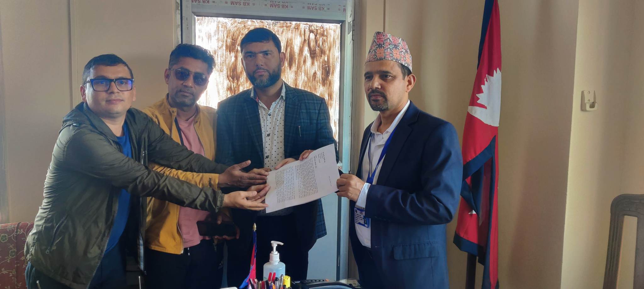 पत्रकार राईको रिहाइको माग राख्दै ज्ञापन पत्र