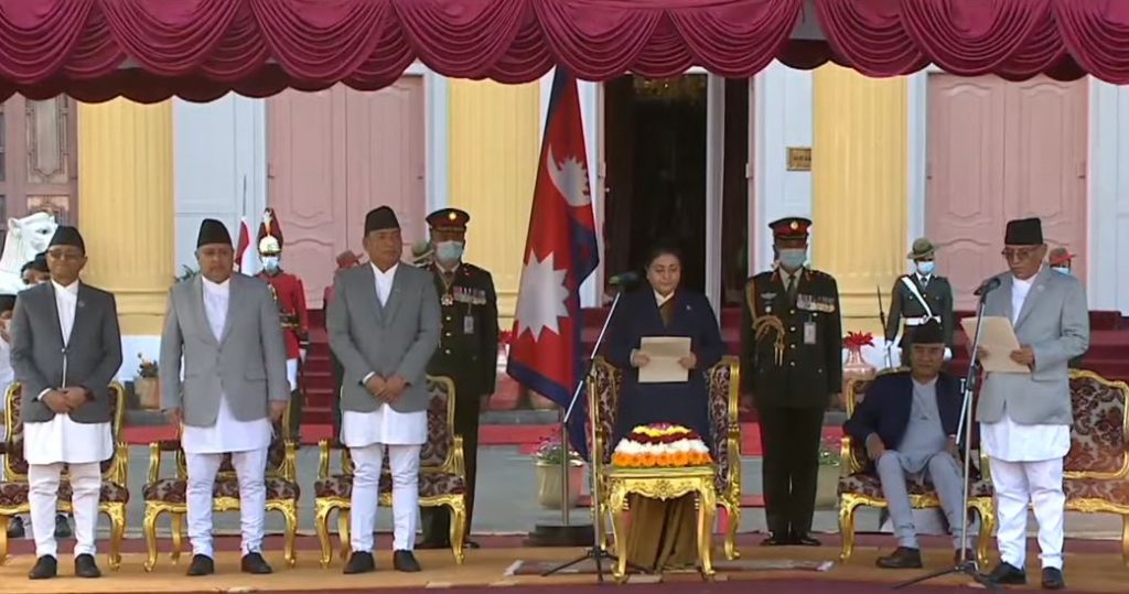 प्रचण्डको नेतृत्वको सरकारमा ८ सदस्यीय मन्त्रिपरिषद् गठन