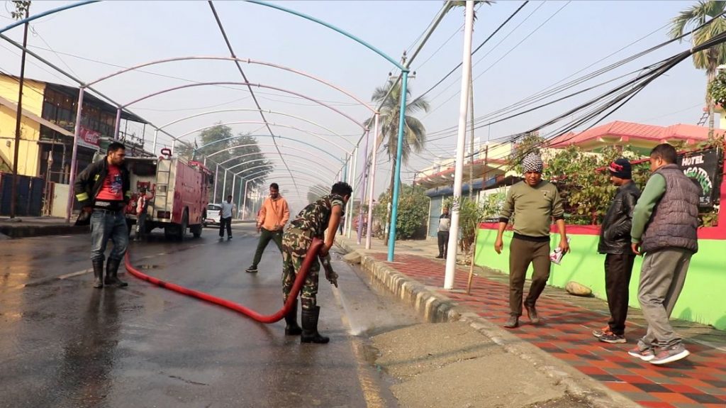 एयरपोर्ट रोडलाई नमुना सडक बनाउन विशेष सरसफाइ