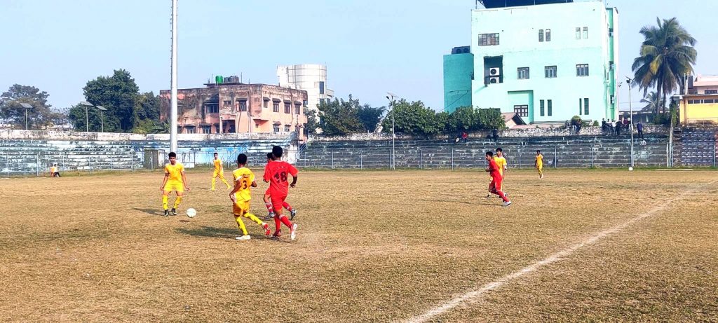 मदरल्याण्ड र डनबस्को स्कुल फाइनलमा