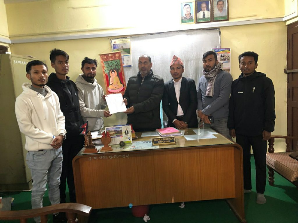 दुई दर्जन माग राख्दै अखिल क्रान्तिकारीद्वारा उर्लाबारी क्याम्पसमा ज्ञापन