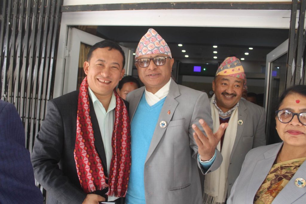 सरकारमा एमाले र माओवादीकै  दाबी