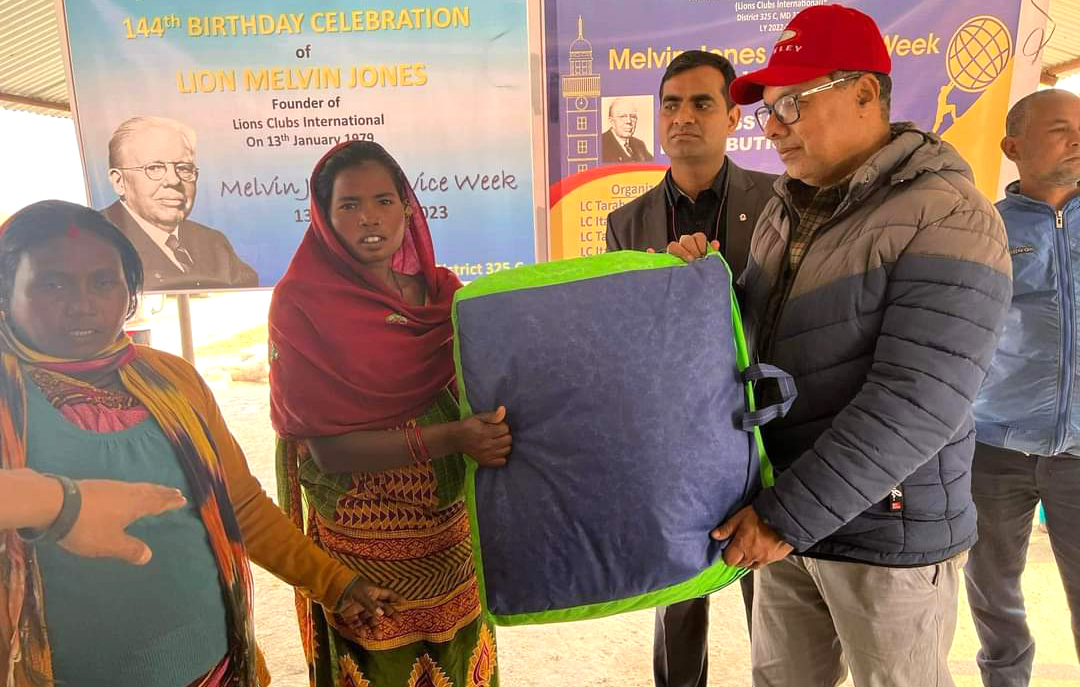 मुसहर बस्तीमा न्यानो सिरक वितरण