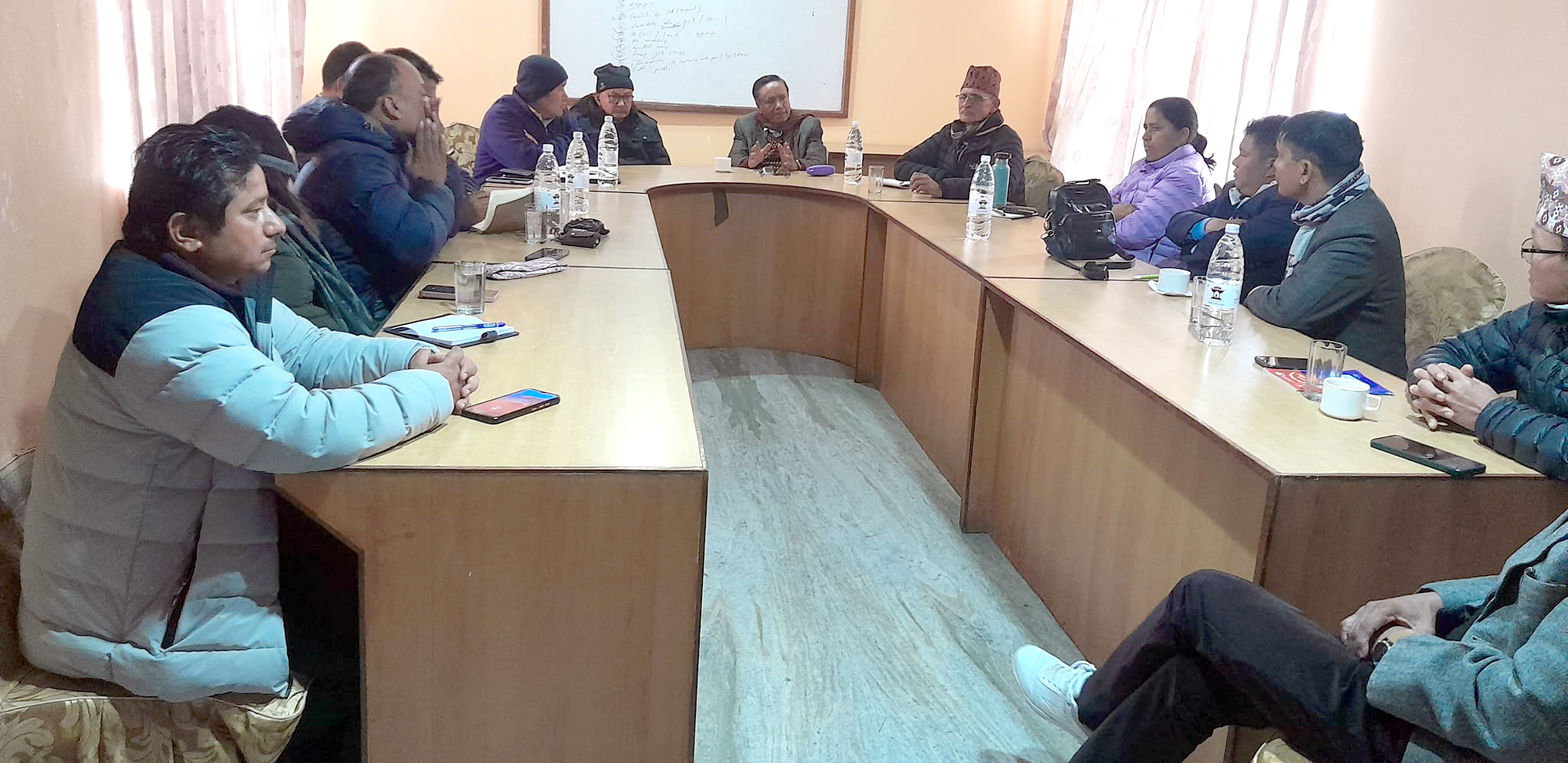 प्रदेश १ सरकारमा सहभागी हुने मन्त्री छान्न माओवादी बैठक सुरु