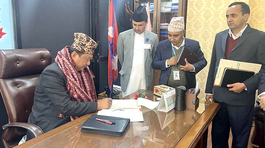 निजामती ऐन चाँडै ल्याउँछु : मन्त्री मोदी