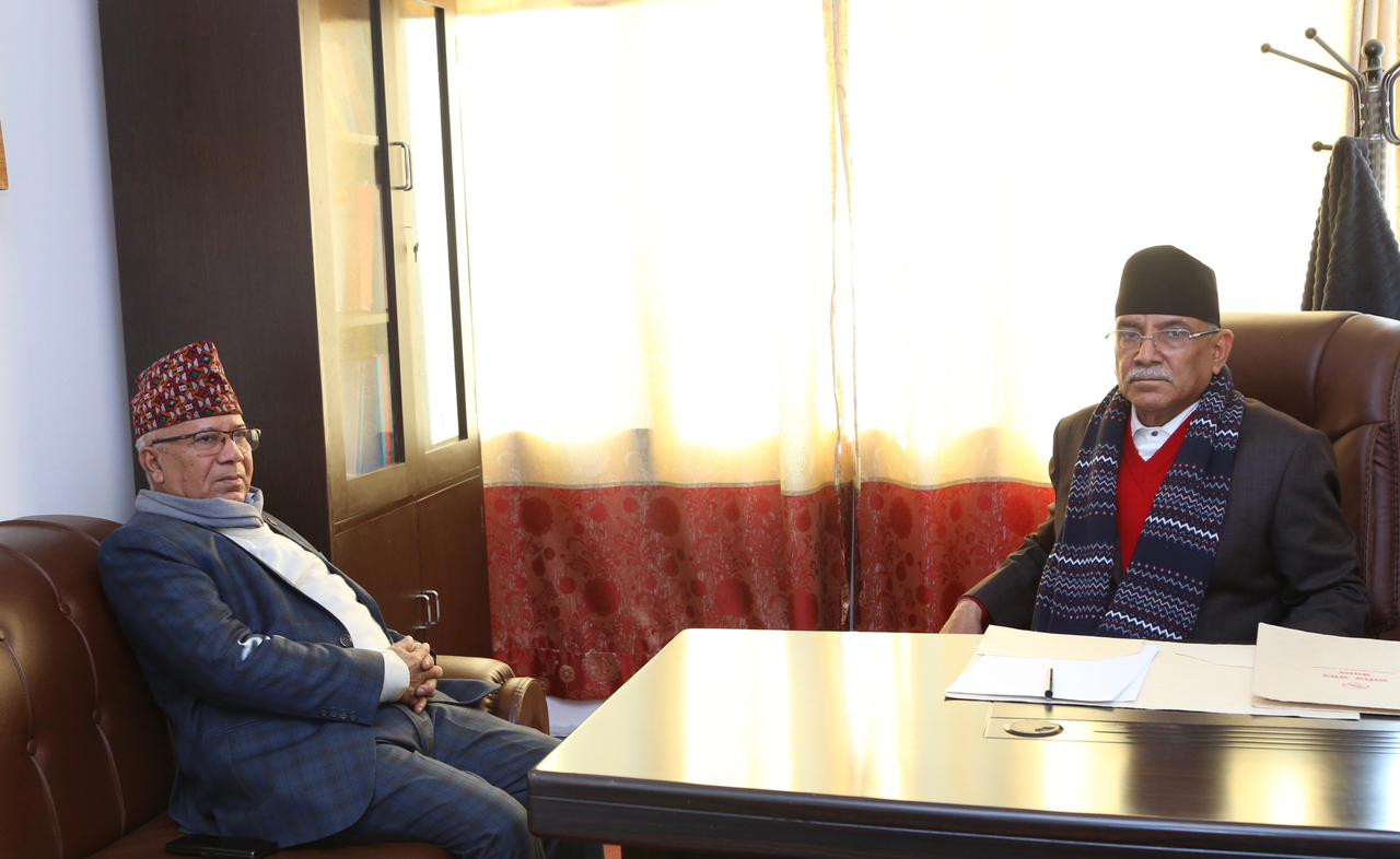 प्रधानमन्त्री  प्रचण्ड र नेकपा एकीकृत समाजवादीका अध्यक्ष नेपालबीच भेटवार्ता