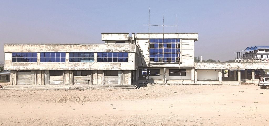 कछुवा गतिमा त्रियुगा बसपार्क