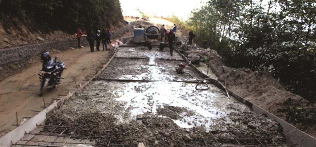 मध्यपहाडी लोकमार्गको कामले गति लिँदै