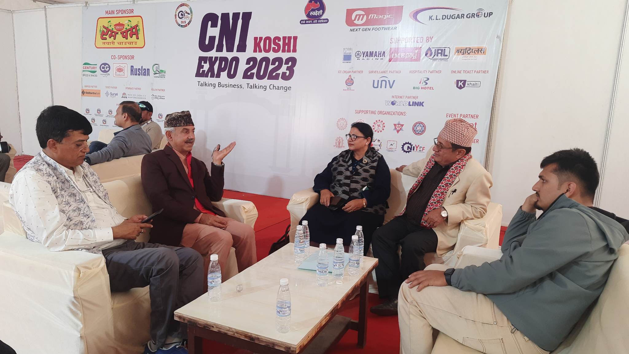 पूर्वमुख्यमन्त्री आचार्य र उद्योगमन्त्री सिटौलाद्वारा एक्स्पो अवलोकन