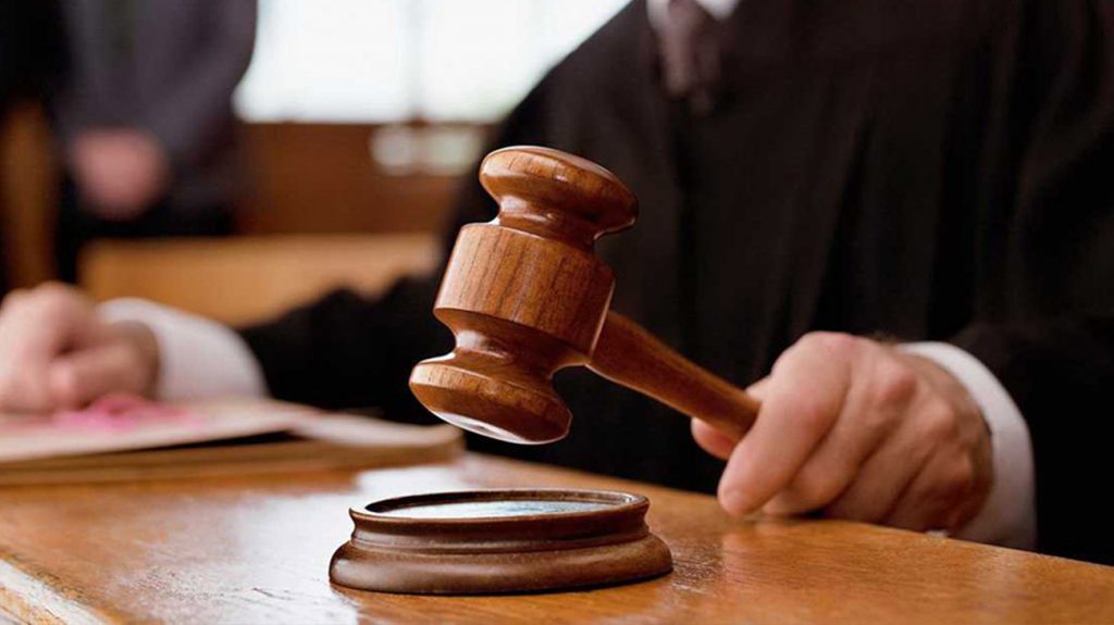 तीन उद्योग सहित चमेनागृहविरुद्ध मुद्दा दायर