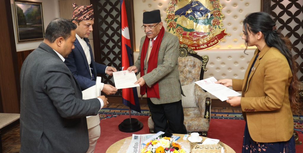 रास्वपाका तीन मन्त्रीले प्रधानमन्त्रीलाई राजीनामा बुझाए