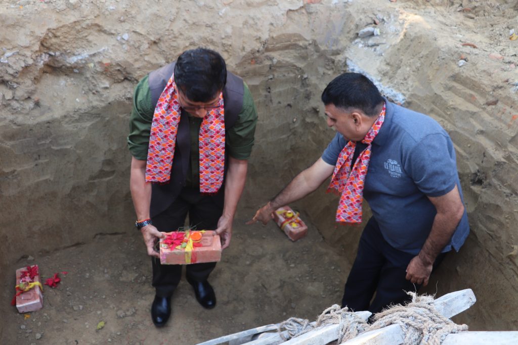 गायत्री संस्कृत विद्यालयको चारकोठे भवनको शिलान्यास