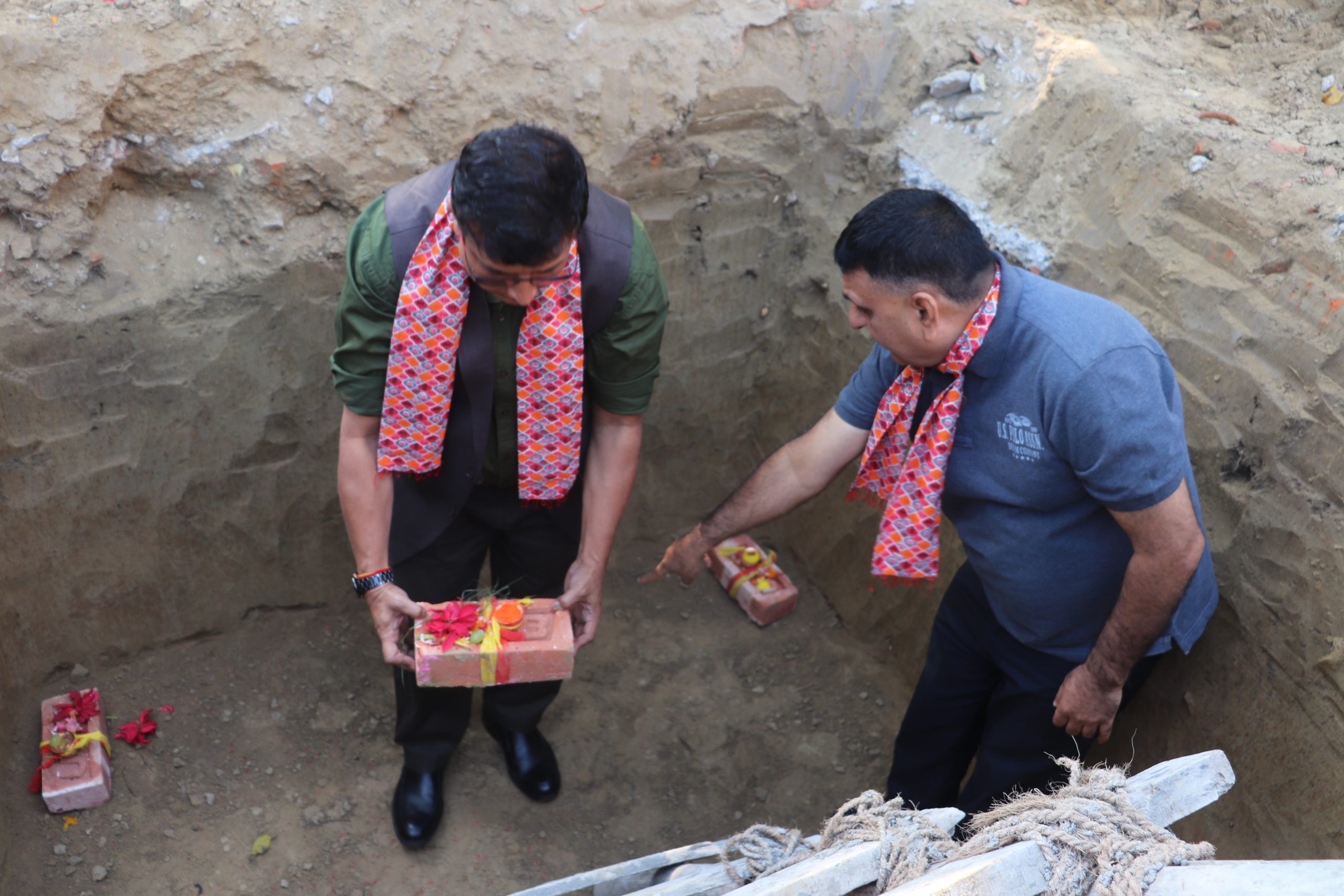 गायत्री संस्कृत विद्यालयको चारकोठे भवनको शिलान्यास