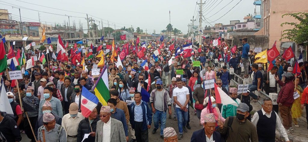 प्रदर्शनकारीले तोडे निषेधित क्षेत्र, मुख्यमन्त्री कार्की र एमालेविरुद्ध नाराबाजी