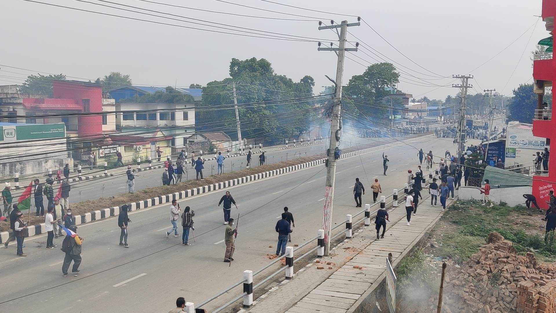 कोशी नाम खारेज गर्नुपर्ने माग गर्दै गरेको प्रदर्शनमा प्रहरीद्वारा अश्रुग्याँस र हवाइ फायर