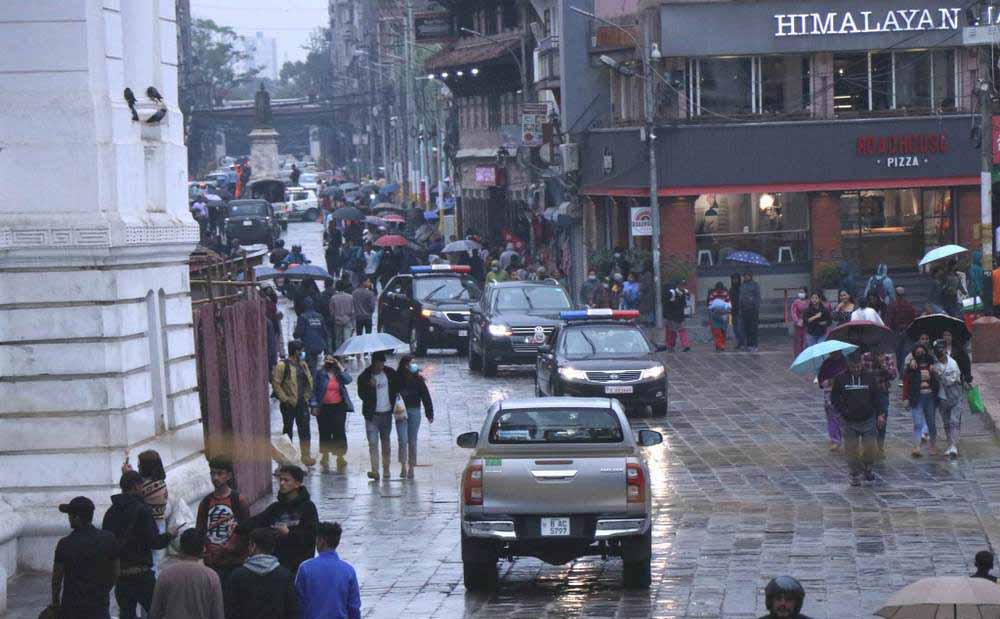 बिना तामझाम राष्ट्रपतिको सवारी…