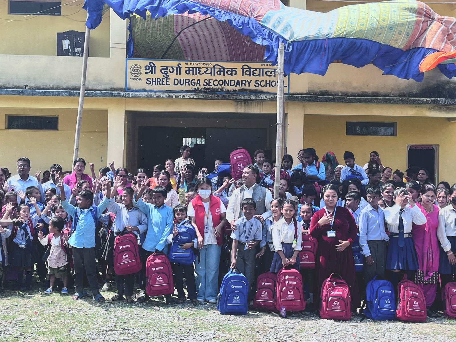 चाइना फाउन्डेसनद्वारा मोरङका तीन विद्यालयमा शैक्षिक सामग्री सहयोग