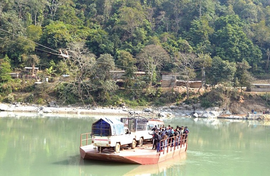 पुल नबन्दा अरुणमा फेरीकै भर