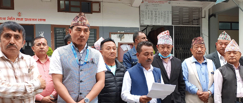 धरानका मेयर साम्पाङलाई वडाअध्यक्ष र कार्यपालिका सदस्यको अल्टिमेटम