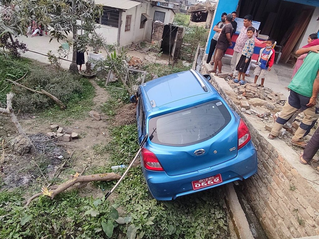 विराटनगरमा पूर्व डिआइजी भक्ति माझीको कार दुर्घटना