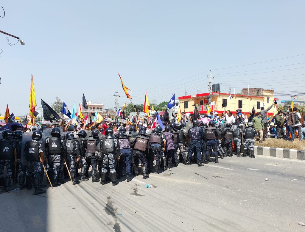 झडपको कारण सांसदहरु होटल प्रवेश गर्न पाएनन्, कार्यक्रम स्थगित