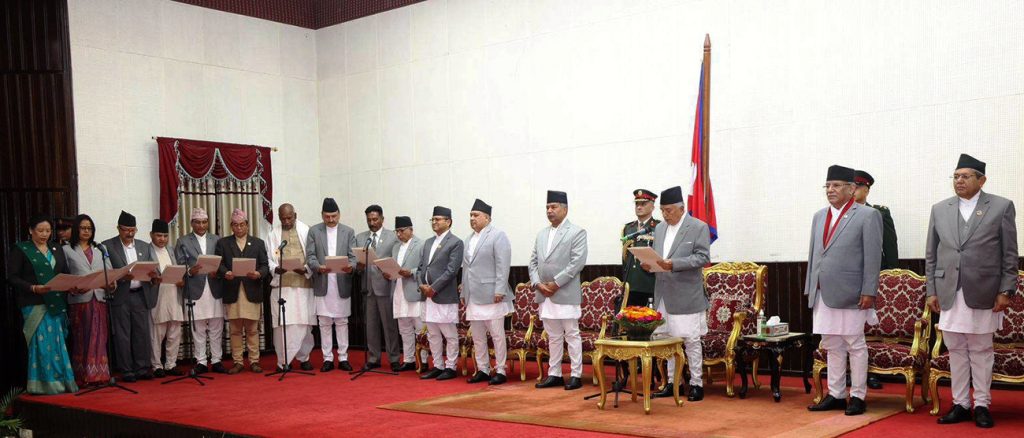 नवनियुक्त मन्त्रीले लिए शपथ
