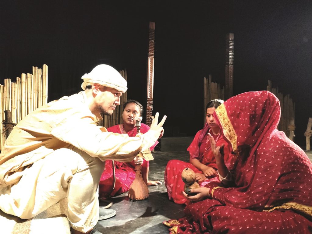 विराटनगर गुरुकुलमा नाच्दैछन् ‘राजा’ र ‘साँढे’