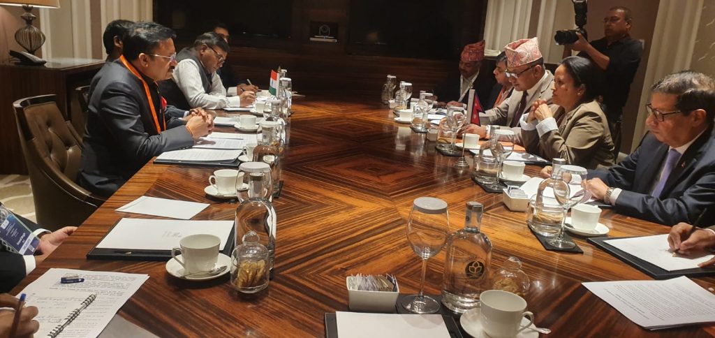 नेपालमा टेलिफोन गर्दा लाग्दै आएको महसुलको दर घटाउन भारतसँग सञ्चारमन्त्री शर्माको आग्रह