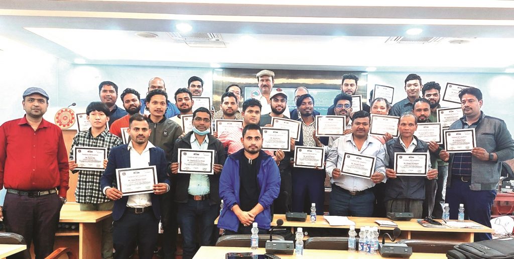 उद्योग संगठनमा पीएलसी अटोमेशन तालिम