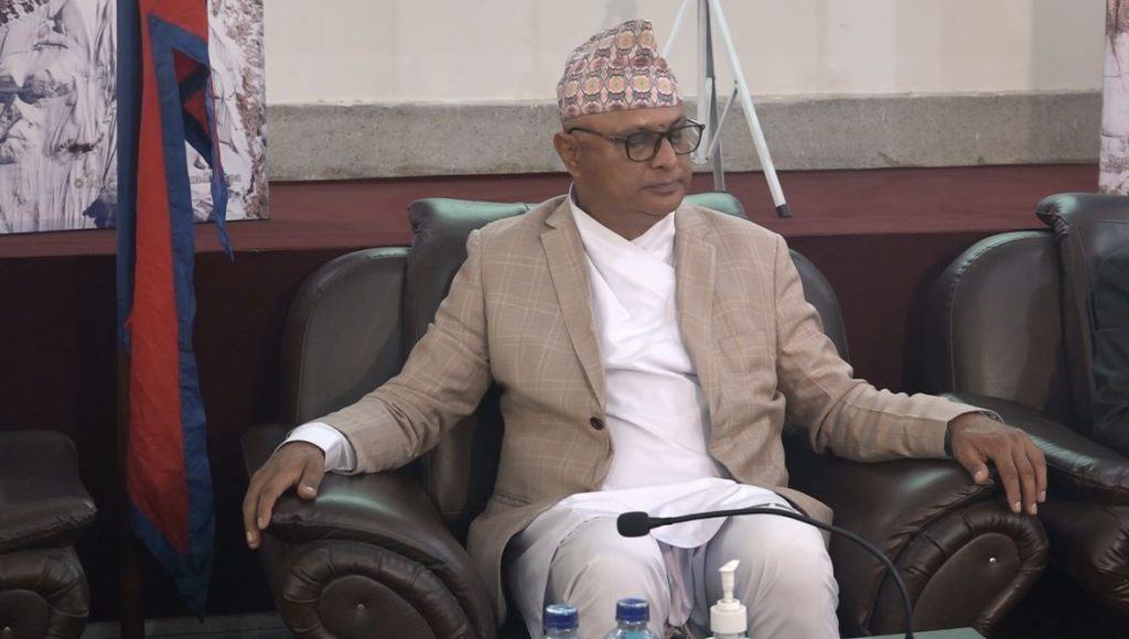 नामले हल्लायो मुख्यमन्त्रीको आसन